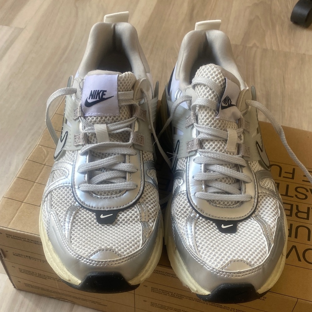 Nike V2K - Picture 3 of 5